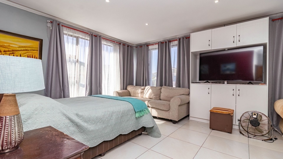 7 Bedroom Property for Sale in Kleinmond Western Cape